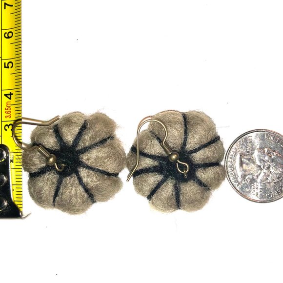 New Never Worn Elegant Hand Felted Pumpkin Earrings Fashion Fun - Picture 3 of 5